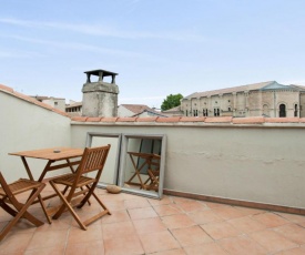 Charming and large duplex flat with beautiful terrace in Avignon