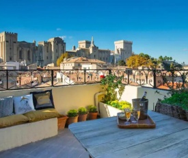 MAGNIFIQUE APPARTEMENT DE CHARME AVEC VUE SUR LE PALAIS DES PAPES À AVIGNON WiFI GRATUIT