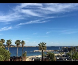 Bandol, vue panoramique sur la mer, la plage, le port