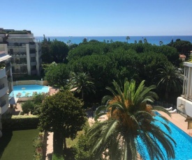 Bel appartement climatisé vue mer à 50 m de la plage