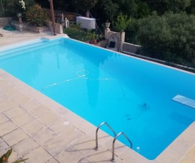 Studio avec piscine dans mas provençal