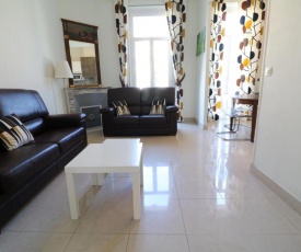 2 bedroom Forville. 8 mins from the Palais. 328