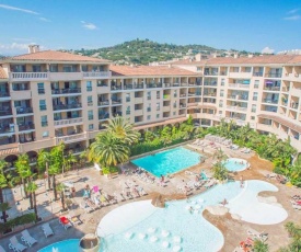 appartement les pieds dans l'eau avec piscine