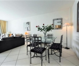 Cannes centre 2 mins fro beach stunning 3-Bed Apt