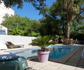 Maison jardin grande piscine , sortie bateau possible