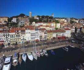 Cannes Vieux Port , true seafront& view, 5G Fibre & BBC