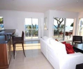 Stunning 2 Bed Apt on the seafront of Cannes in a high class secure building with swimming pool 463