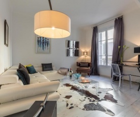 Centrally located modern 2 Bed apartment in Cannes with aircon and high ceilings and modern design 696