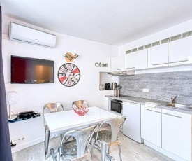 Cosy Flat near Croisette by GuestReady