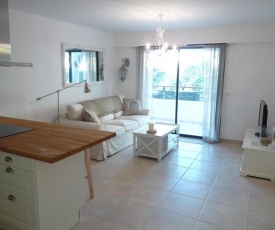 Elegant two bedroom apartment with modern design and terrace close to beaches and Cannes center 546