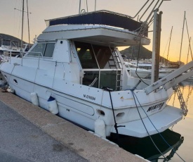 Ferretti 36 ' Bateau à Quai Vieux-Port Cannes Festival La Croisette