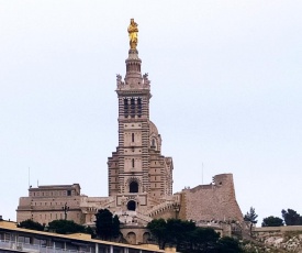 T2 Vue sur la Basilique de Notre Dame de la Garde