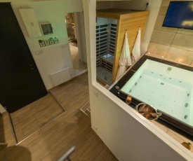 Urbinn Flat - La Suite d'Aphrodite, Jacuzzi, Sauna