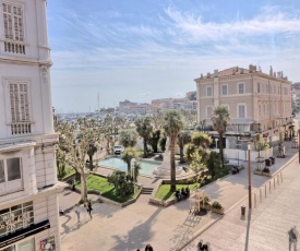 In the heart of Cannes view on the Port 1-bedroom duplex