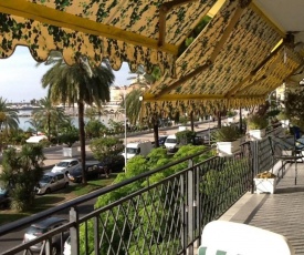 Menton smartworking and relax on the beach, seaview