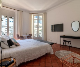 La Guitare 23 - Large modern studio with balcony in center of Cannes, just behind Grand Hotel