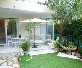 One Bed Apt with a garden terrace in a quiet area of Cannes walking distance to the Croisette 1911