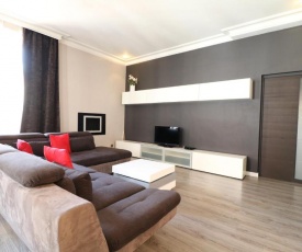 Quality 2 bedroom 9 mins from the Palais 342