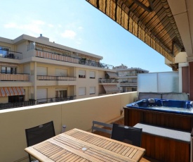 Appartement 6 personnes avec Terrasse et Jacuzzi plein cœur centre-ville quartier du Port de Nice