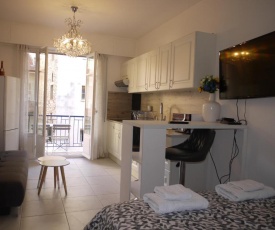 Beach - a modern studio flat in central Nice