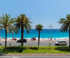 Beautiful apartment by the sea front