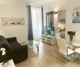 Central Modern Flat Lamartine