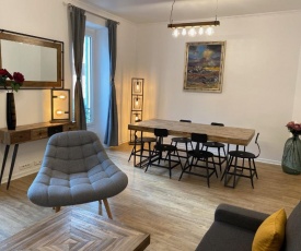 Chic and Cosy apartment close to the port and Garibaldi