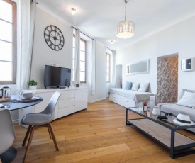 Gorgeous 1 Bdr with gardens view in the Old Town