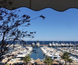 Appartement de standing face à la mer avec vue exceptionnelle sur les îles de Lerins