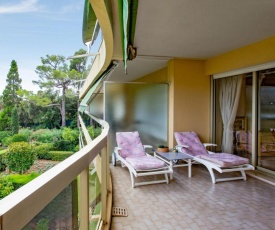 Spacious 2br with terrace and swimming pool near the sea in Nice Welkeys