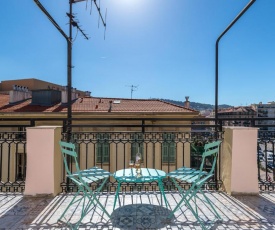 Squared Head-Apartment with Terrace in Nice