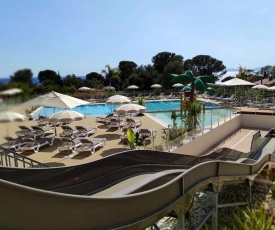 Bungalow d'une chambre a Saint Raphael a 200 m de la plage avec vue sur la mer piscine partagee et jardin amenage