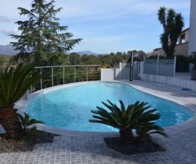 Belle maison avec piscine dans les hauteurs