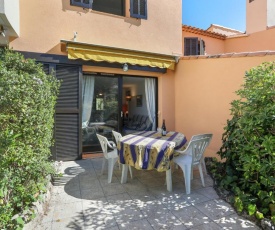 Maison de 2 chambres a Saint Raphael a 500 m de la plage avec piscine partagee et jardin clos