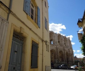 Appartement des Arènes, deux chambres avec patio, Patangarles.