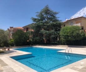 Belle résidence au centre de Saint Tropez avec piscine et garage