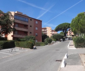 Sainte Maxime Appartement les pins ensoleillés proche de la mer