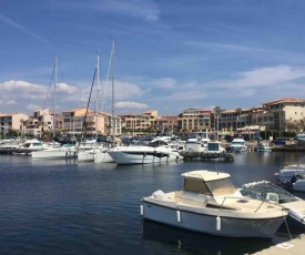 Appartement T2 avec piscine a 100 m de la plage