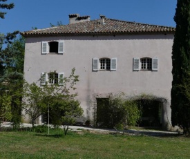 Le charme d'une vieille bastide provençale