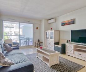 1br w AC and terrace in the heart of Toulon near train station Welkeys