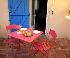 Studio cosy avec sa terrasse privative Myl&1nuit Toulon