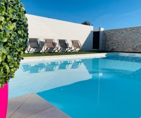 Holiday in Arles: Appartement privé dans notre villa avec piscine et jardin communs