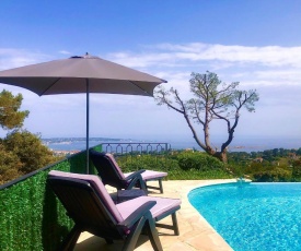 Grand studio avec piscine et vue mer panoramique