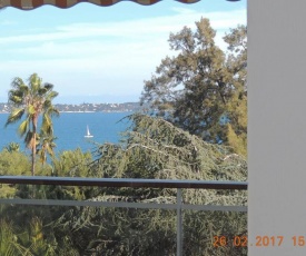 STUDIO STANDING VUE MER 2 PERS. 5 min.CANNES