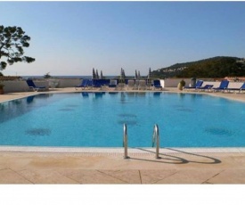 La Petite Cachette - Pool and 150m to the beach