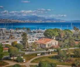 Apartment hotel Luxe vue mer à 100 mètres des plages étage 8