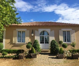 Maison de 4 chambres avec jardin amenage et wifi a Arles